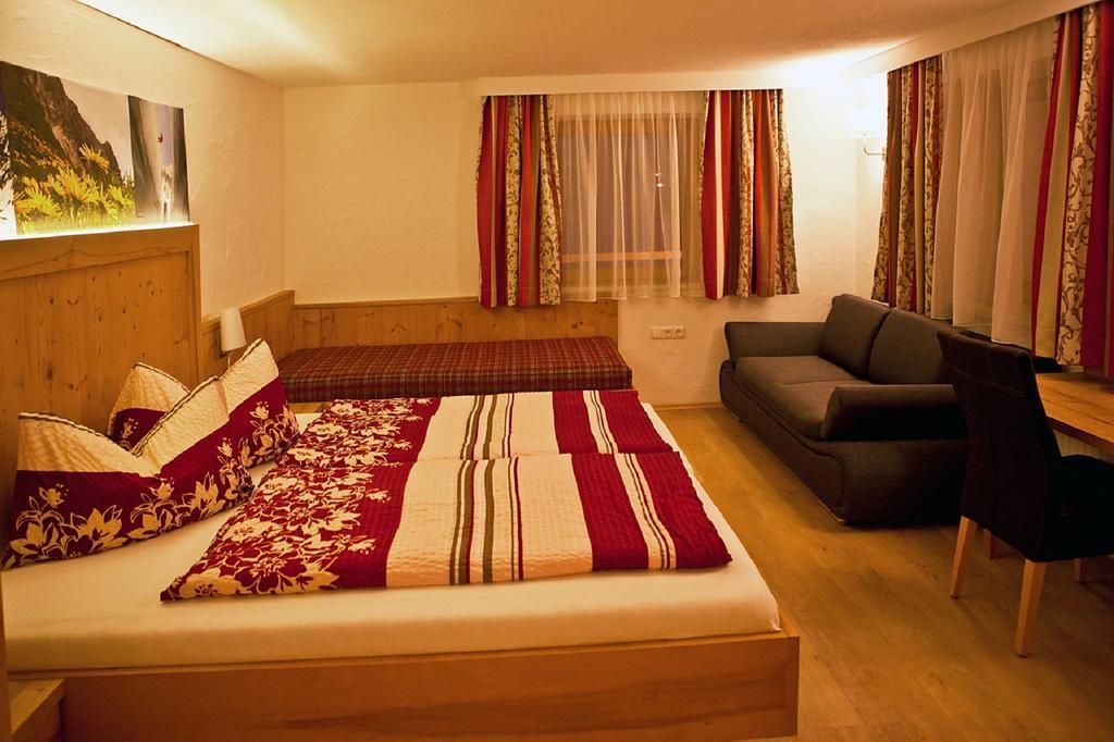 Landhotel Rauchenwalderhof Mayrhofen Szoba fotó